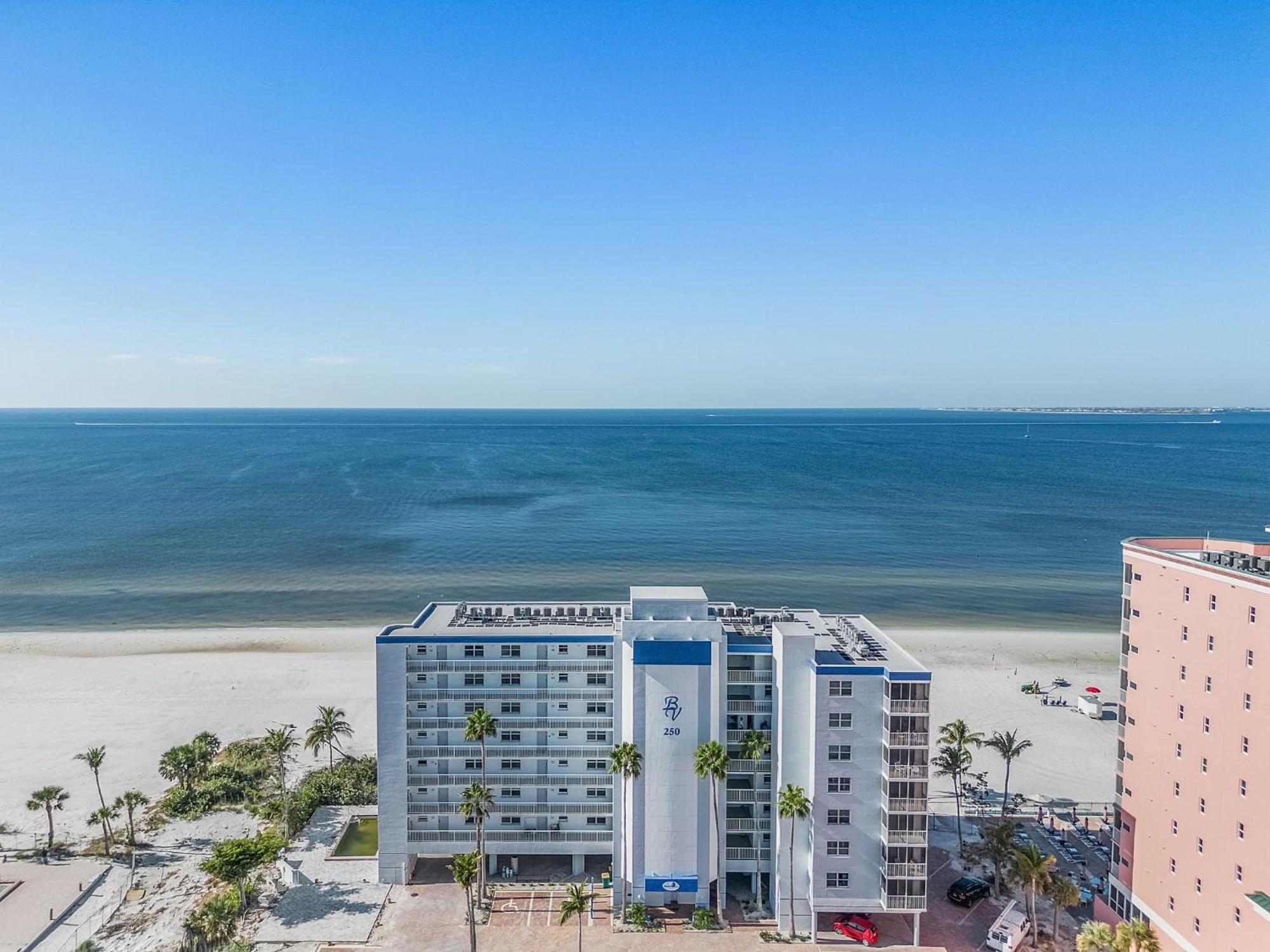 Beachfront Bliss: Gulf Views, Pool, Sleeps 8! Villa Fort Myers Beach Exterior foto